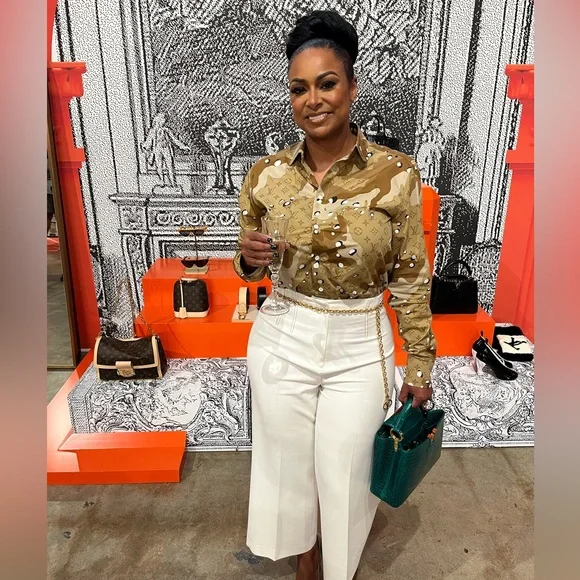 Authentic LV Paper Shopping Bags, Box w/ LV tissue paper & Ribbons - Picture 7 of 9